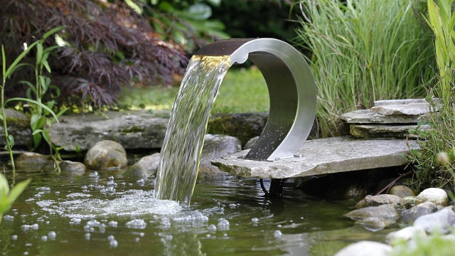 Wasserwände & Wasserfälle für Teich & Garten