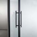 Flexo Stoßgriffpaar schwarz rund 400 mm für Loft-DrehtürenVorschaubild