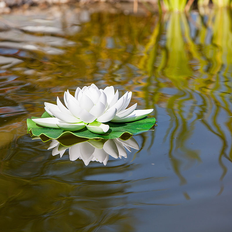 Künstliche Teichpflanzen