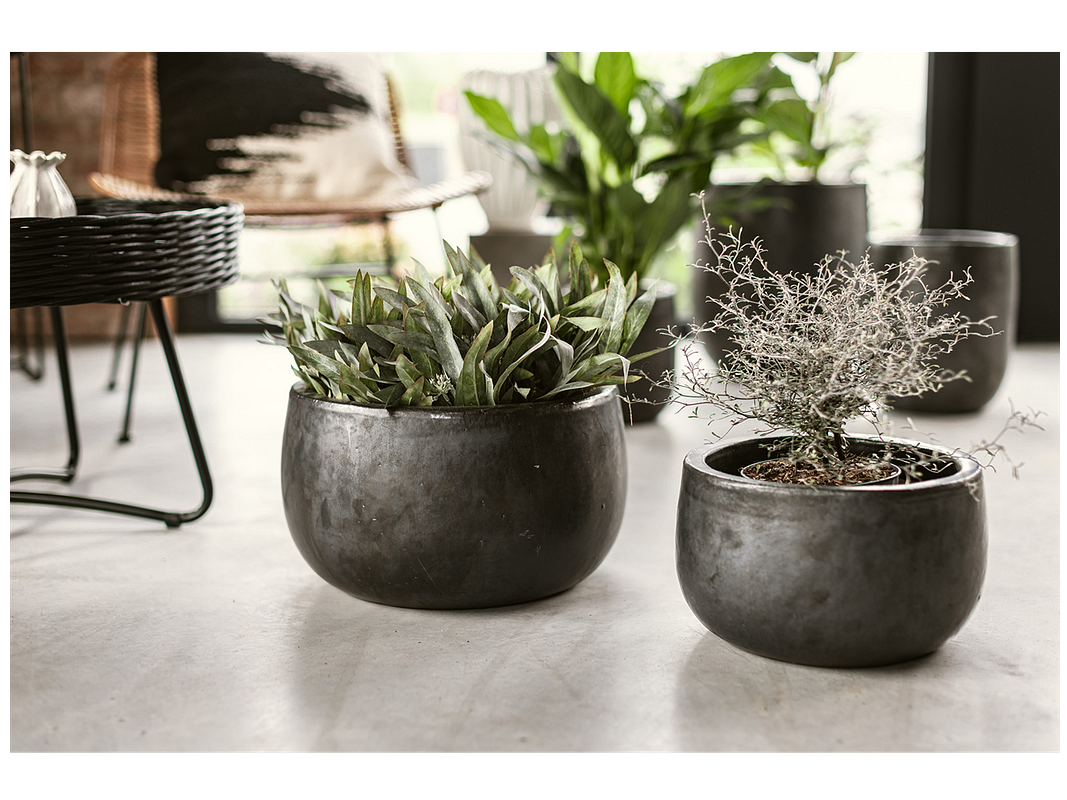 Vosteen Design Blumentopf / Pflanzgefäß Terrakotta schwarz