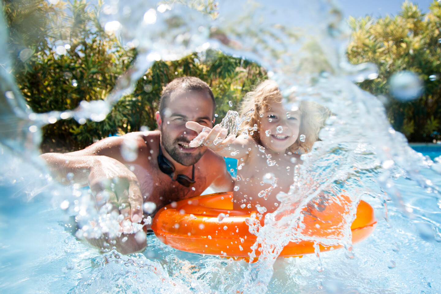 Badespaß für Groß und Klein im eigenen Garten - der Swimming Pool macht es möglich