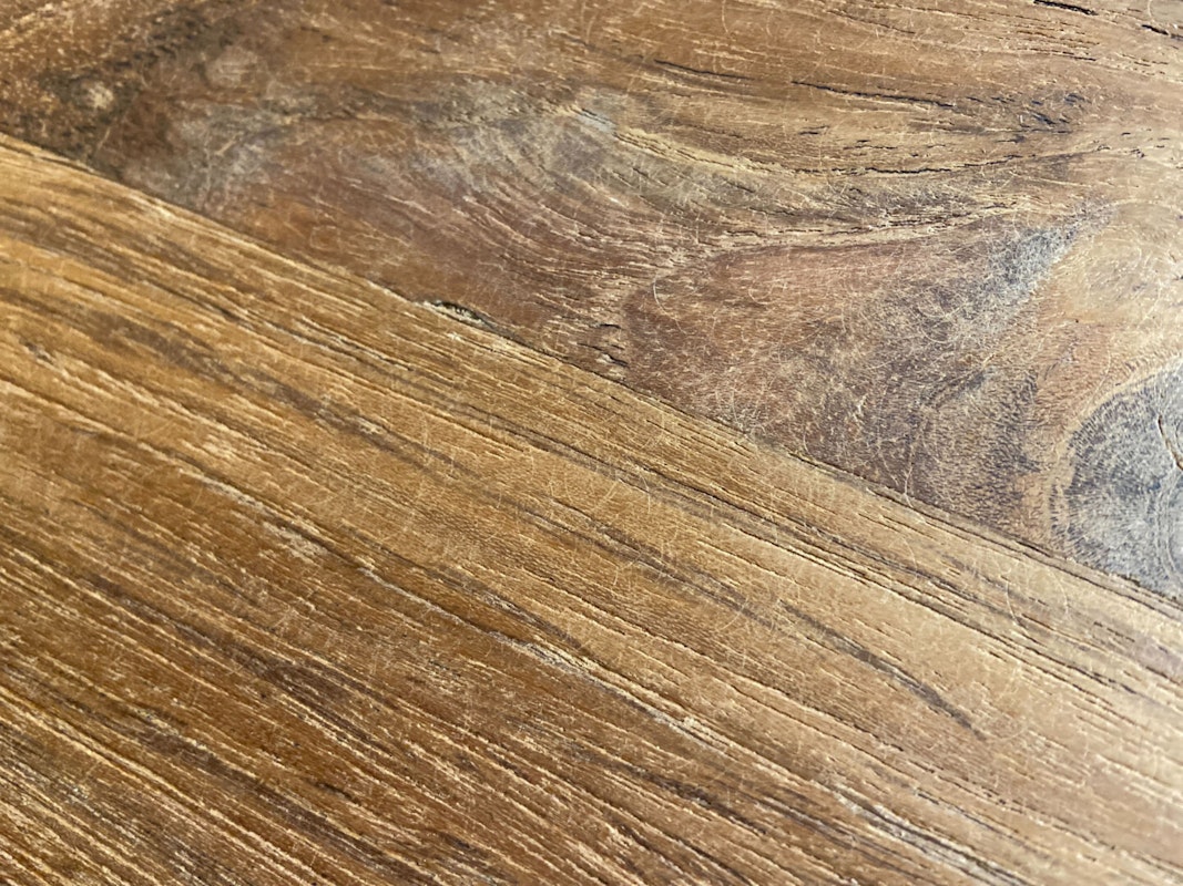 Beispiel für recyceltes Teakholz