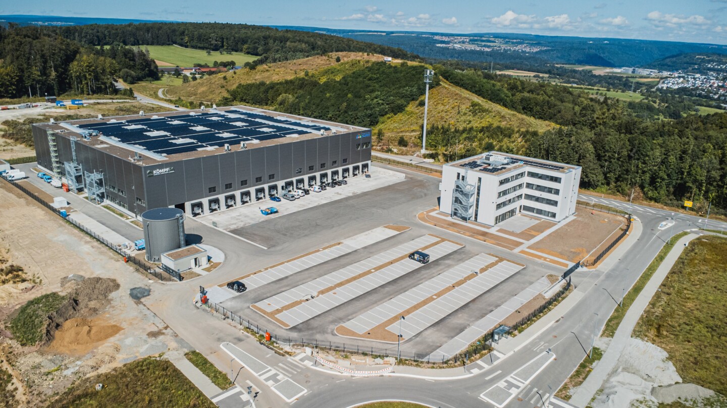 Der Firmenneubau von KÖMPF24 im Gewerbegebiet Lindenrain in Calw