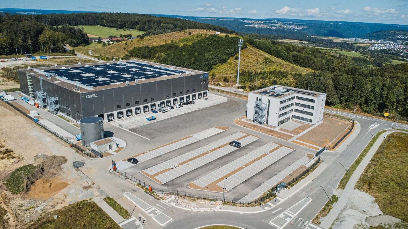 Der Firmenneubau von KÖMPF24 im Gewerbegebiet Lindenrain in Calw