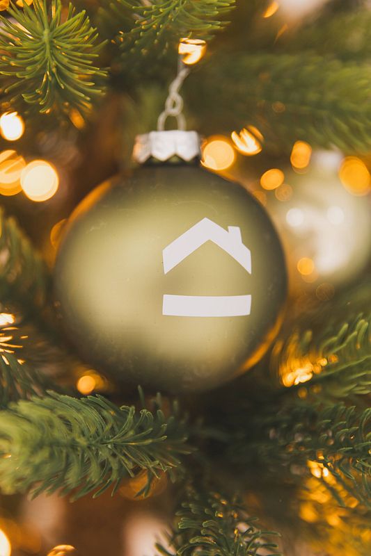 Weihnachten mit Geschenken  feiern Teaser Bild 1