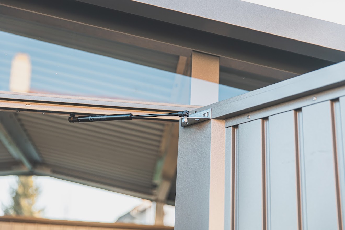 Biohort Panorama - Die Gasdruckfeder ermöglicht ein reguliertes Öffnen und Schließen der Türe