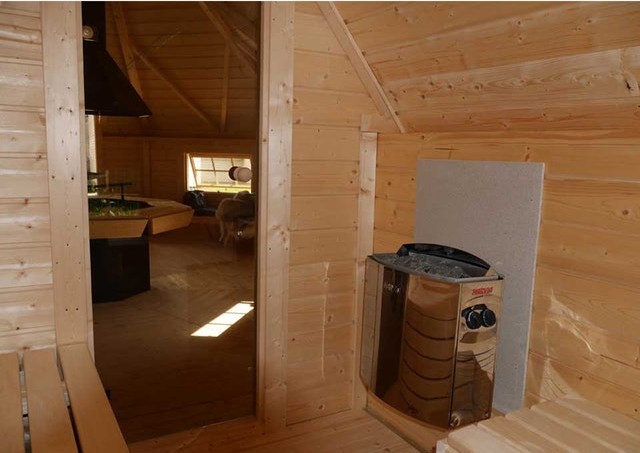 Wolff Finnhaus Grillkota 9 de luxe Saunaanbau Innenansicht