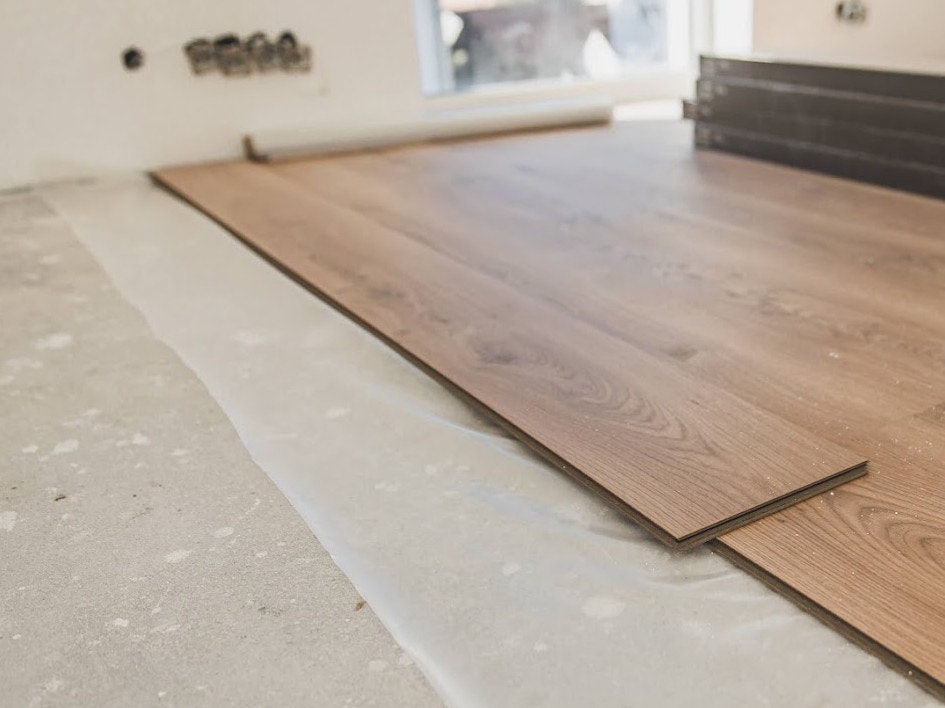 Boden verlegen Bodendielen können mit einem intuitiven KLick-System ganz einfach verlegt werden