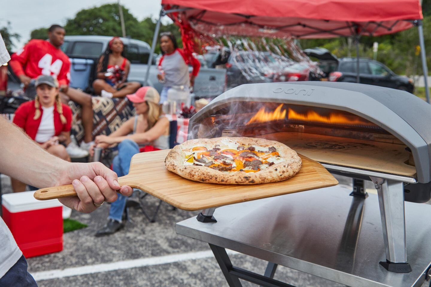 Der Gasbetriebene Pizzaofen von Ooni ist ein echter Alleskönner