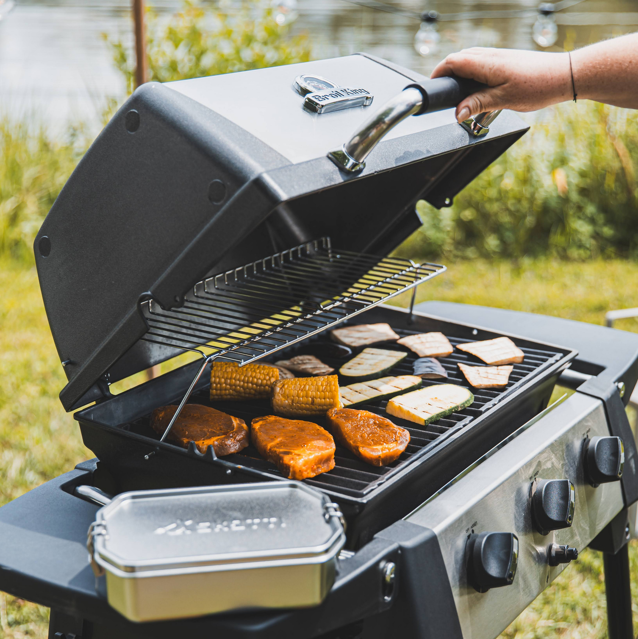 1. Broil King Porta Chef 320 Content Bild