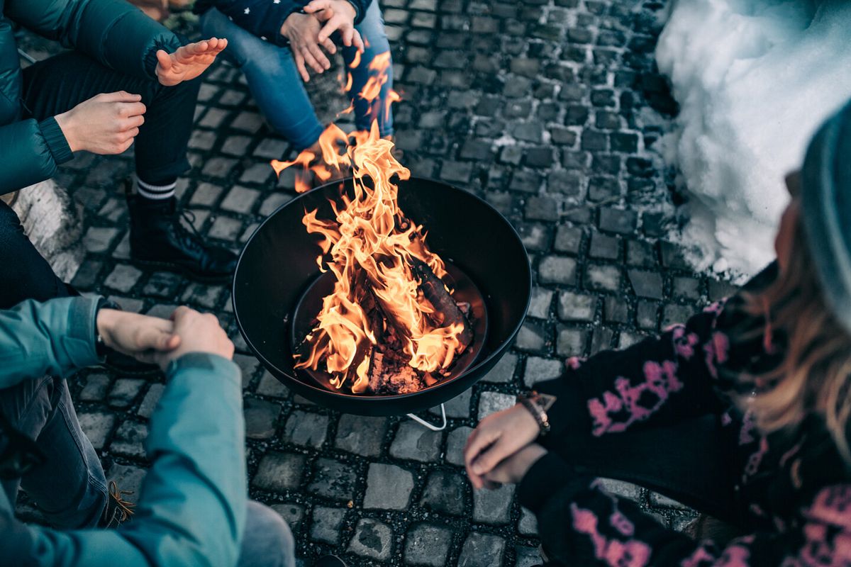 Die Bowl von höfats ist eine Feuerschale und kann gleichzeitig auch als Grill eingesetzt werden