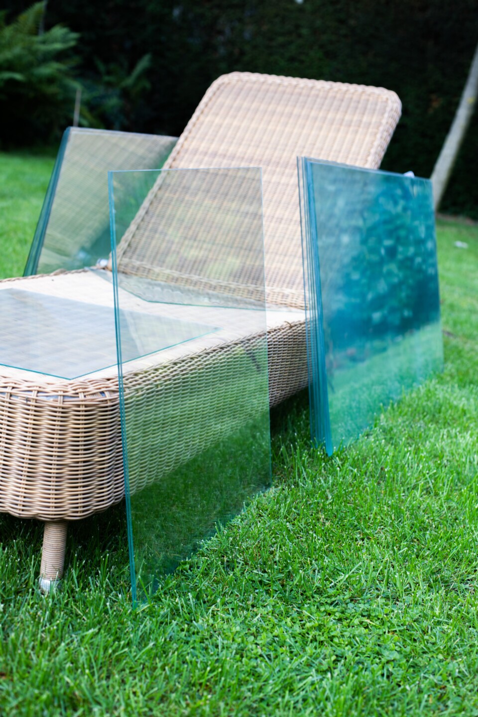 Mit den Glasscheiben für das Gewächshaus muss besonders vorsichtig umgegangen werden!