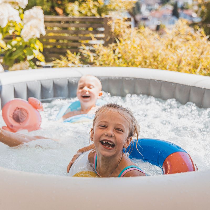 Entspannung im Whirlpool oder Hot Tub Teaser Bild 2