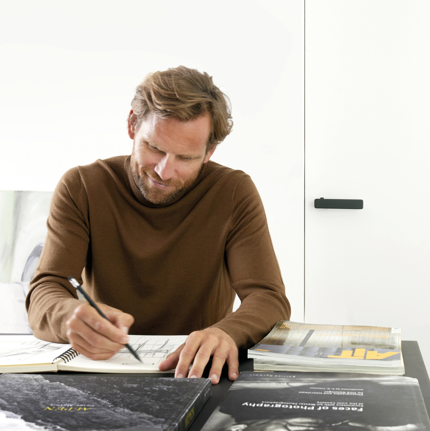 Mann arbeitet im Homeoffice