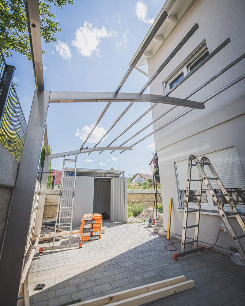 Ausleger und Traversen werden fixiert