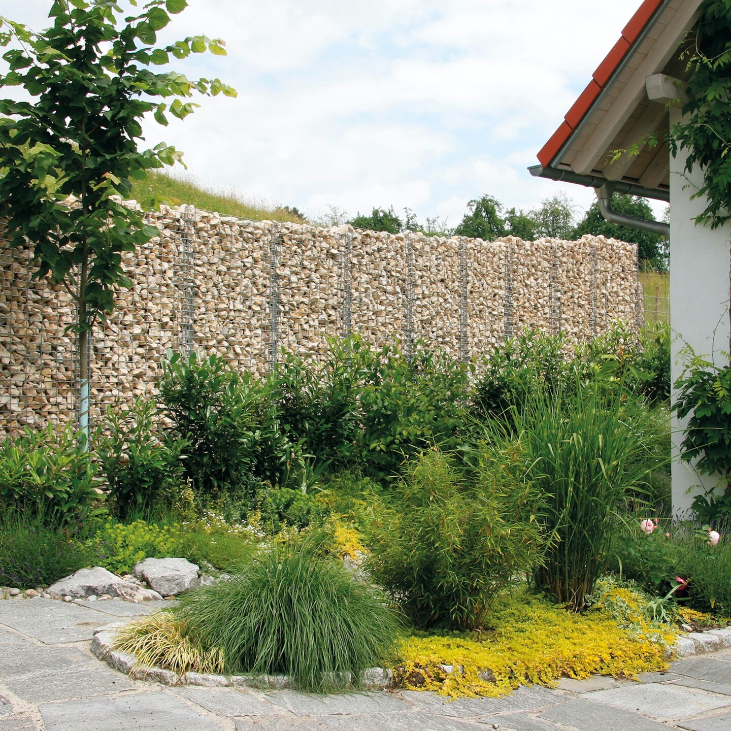 Gabionen eignen sich hervorragend als Sichtschutz auf der Grundstücksgrenze