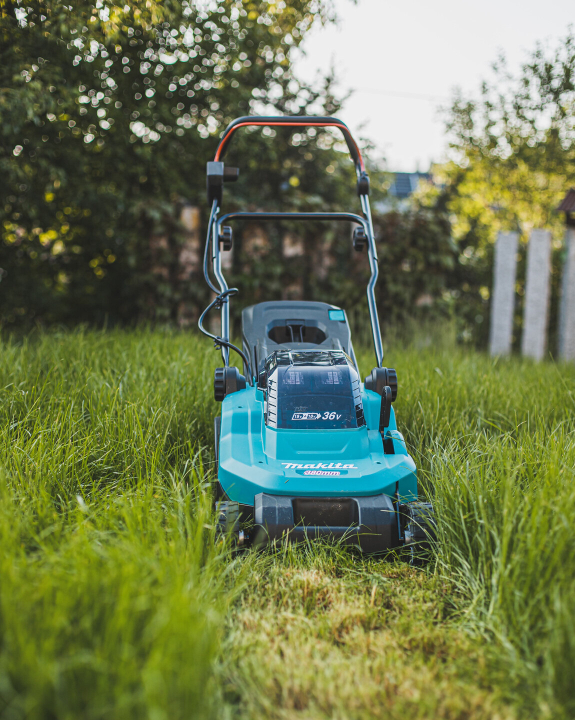 Kleiner handlicher Akkurasenmäher von makita