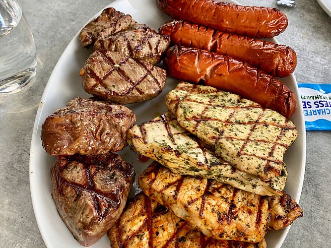 Easy Klassiker: mal eben ein paar Steaks und Würstchen