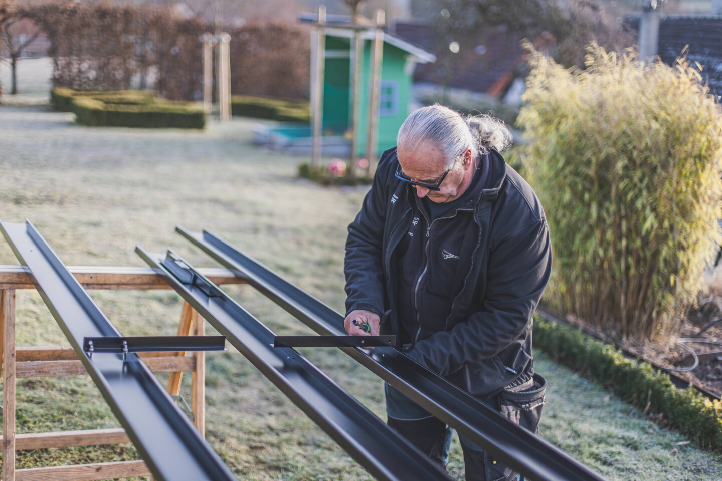Wenn Sie einen Stahlfundamentrahmen vpn Juliana verwenden wollen, müssen sie diesen als erste zusammenbauen