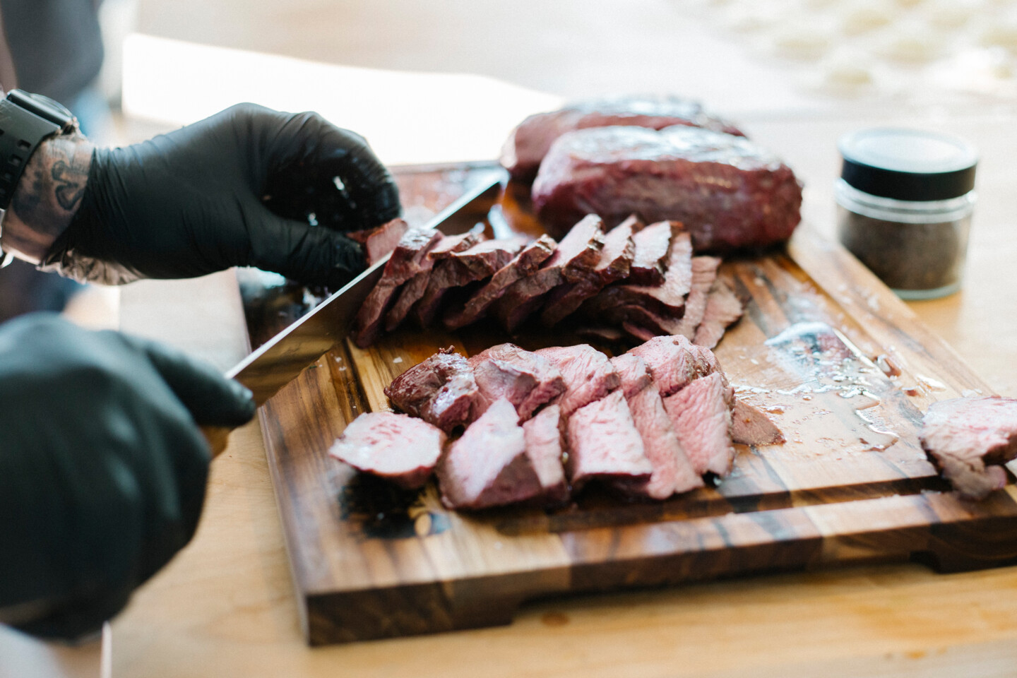 Das eine Steak schmeckt deutlich saftiger als das andere