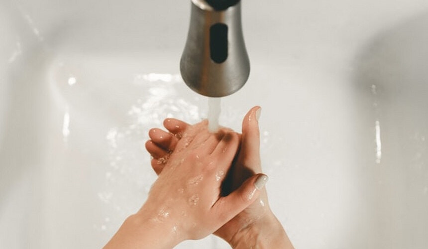 Hände waschen Achten Sie beim Barfen auf die richtige Hygiene