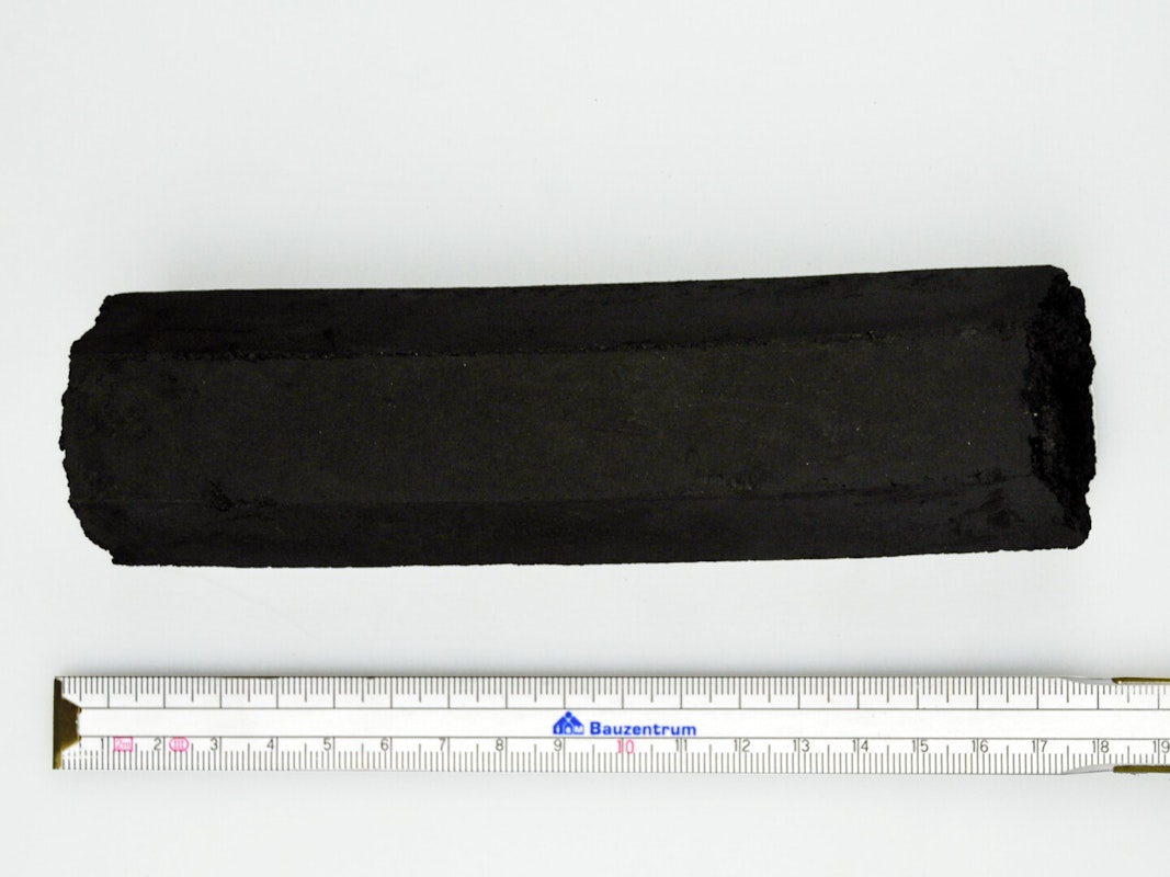 Länge der Kokosnuss Briketts Die Briketts sind bis zu 18cm lang