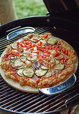 Vegetarische Grillpizza | grills.de Vegetarische Grillpizza | grills.de
