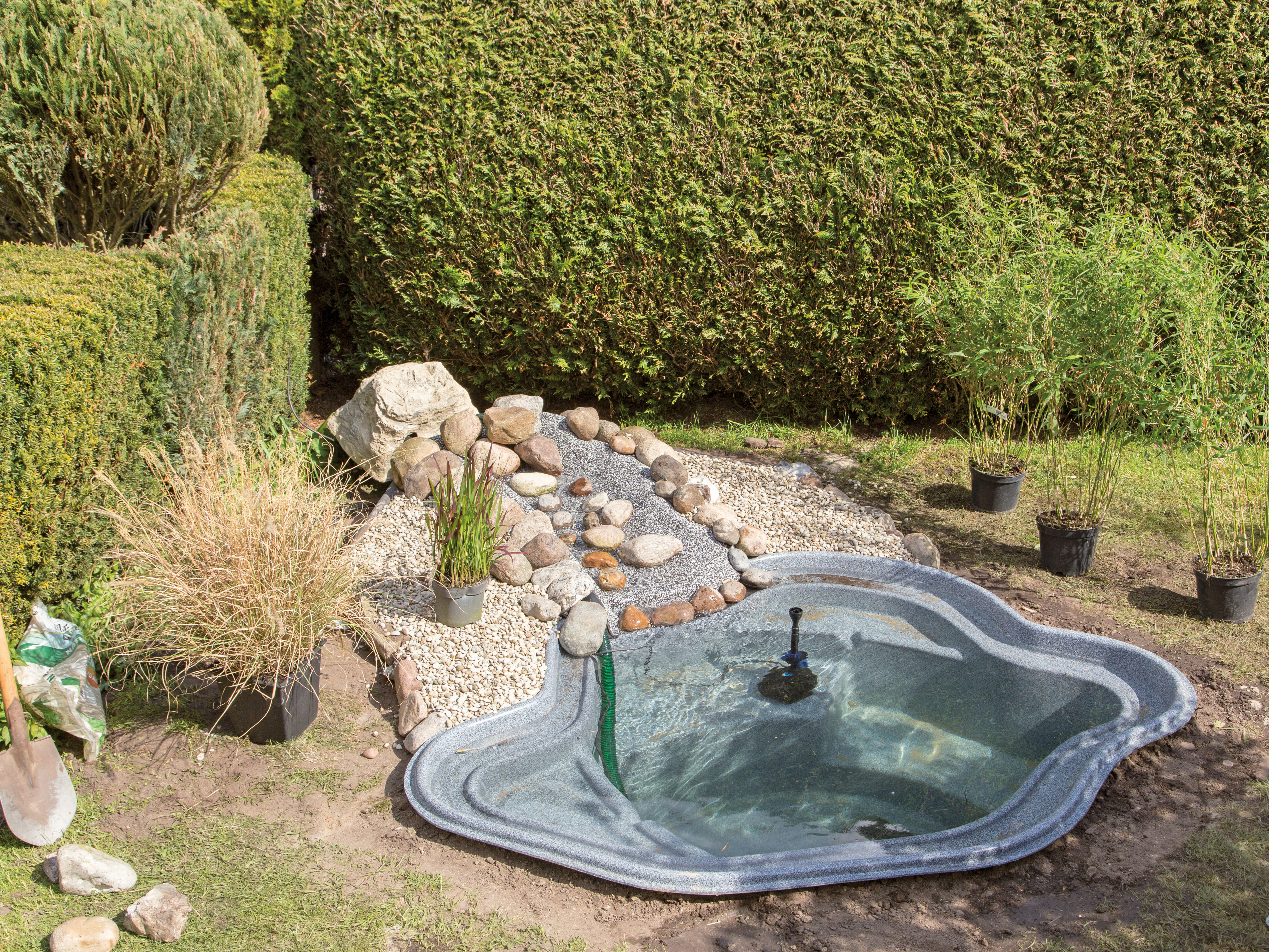 Teichbau mit fertiger Teichschale oder Teichbecken