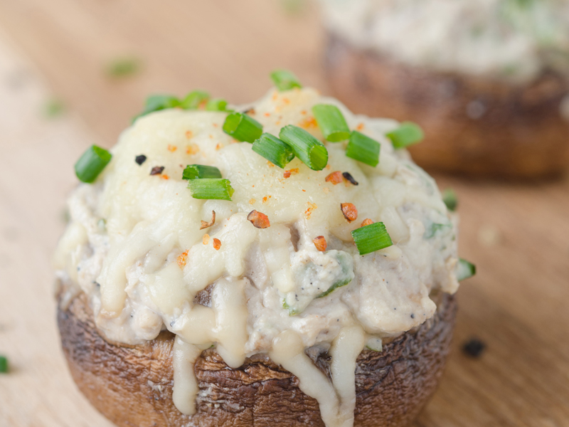 Mit Frischkäse gefüllte Champignons