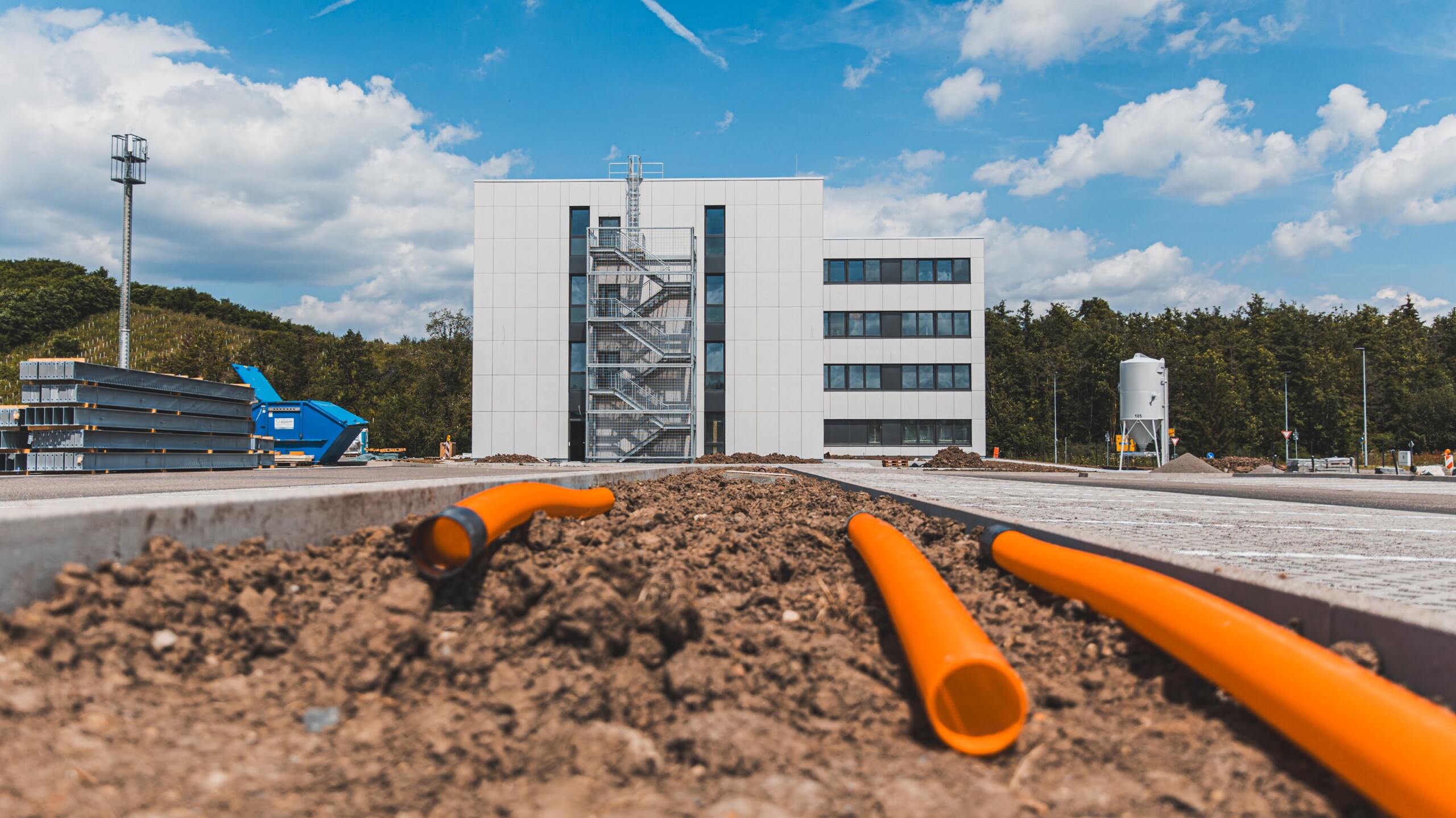 Elektroanschluss der E-Ladesäulen