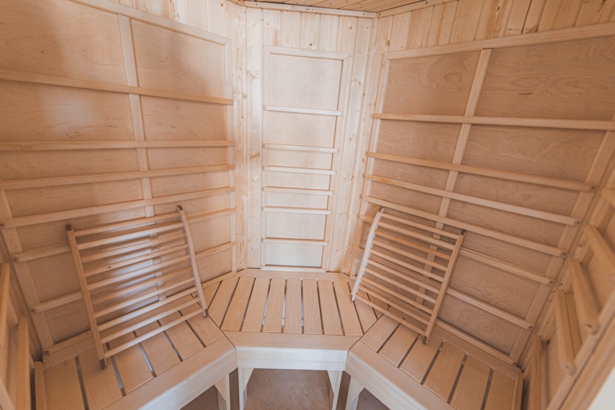 Fertige Infrarotkabine Die Infrarotkabine ist vollständig aufgebaut.