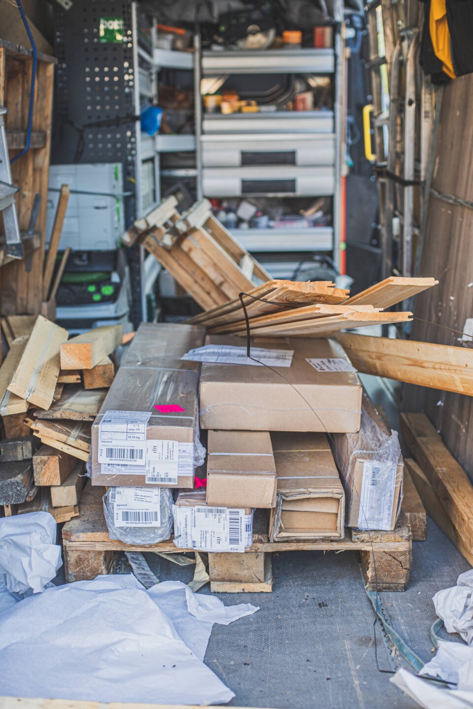 Wir liefern Ihnen die bestellte Ware nach Hause und bauen sie dort für Sie auf!