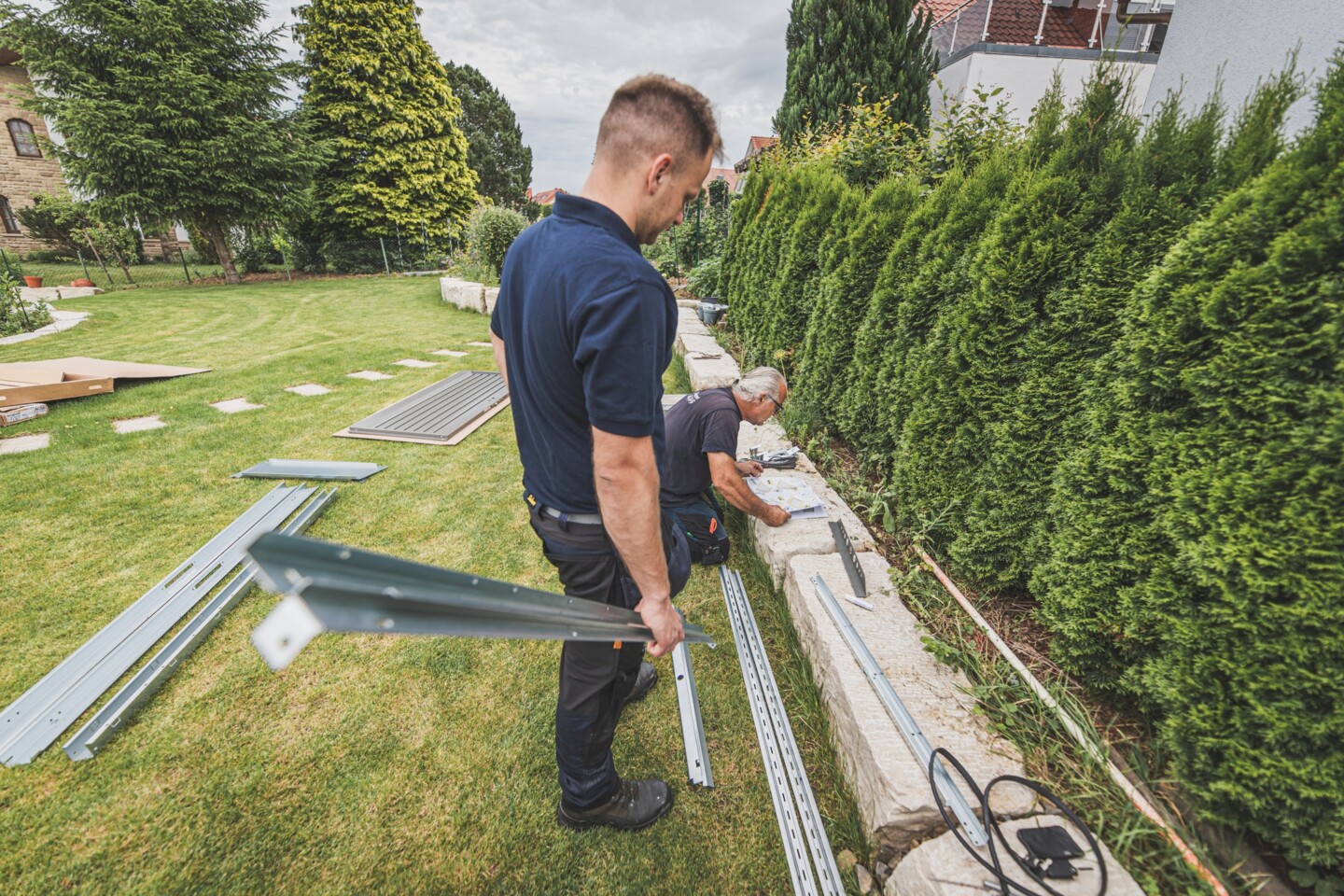 Vor der Montage wird die Lieferung auf Vollständigkeit und Unversehrtheit überprüft