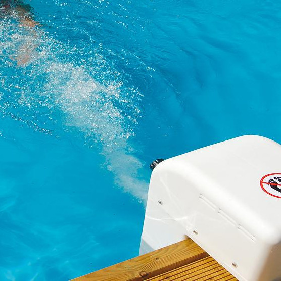 Gegenstromanlage am Beckenrand