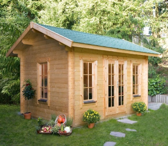 Gartenhaus aus Holz mit Blumen