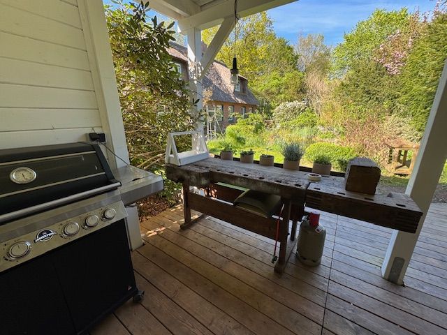 Die Grillecke mit Blick in den Garten