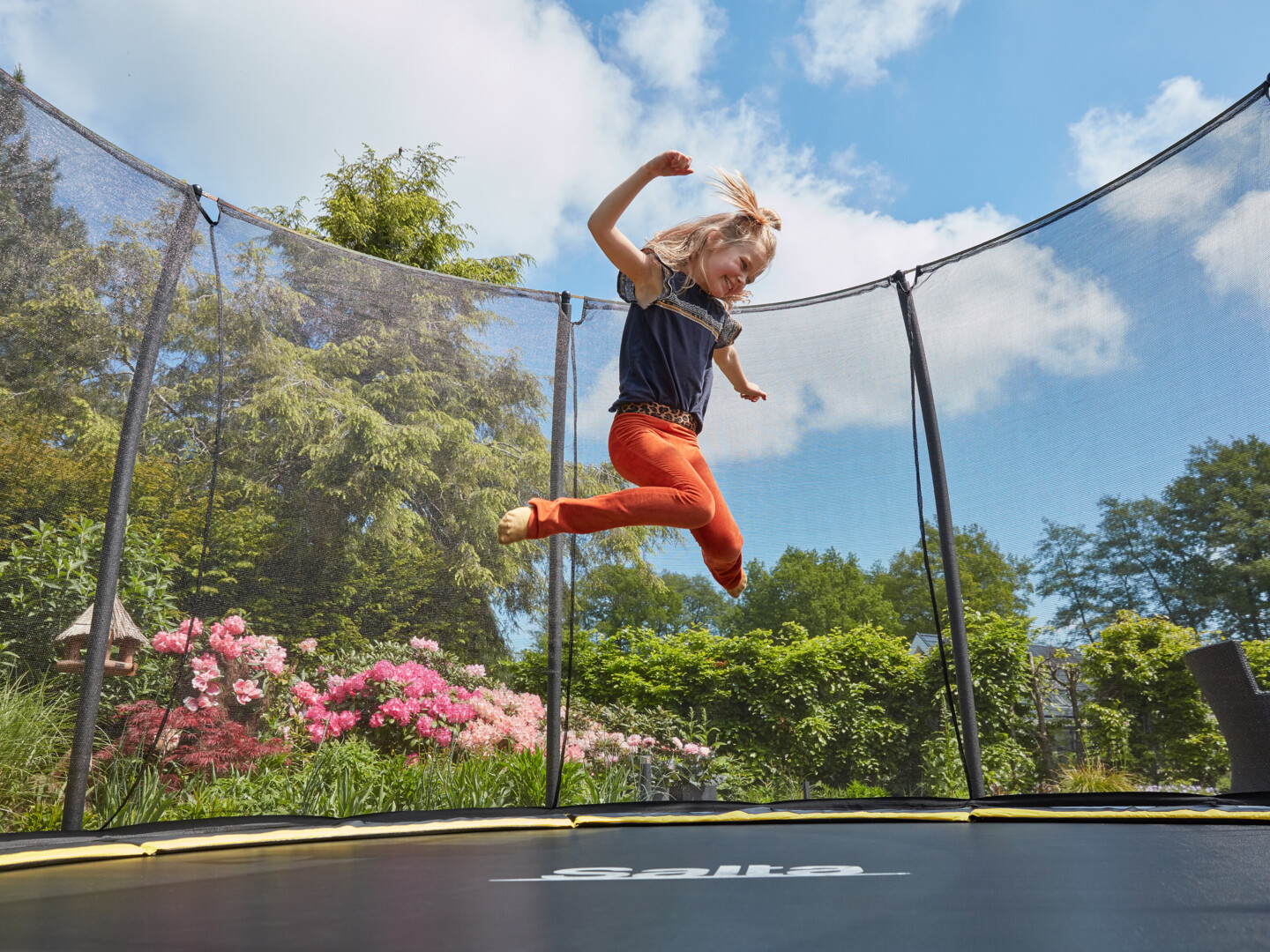 Austoben auf dem Trampolin von Salta