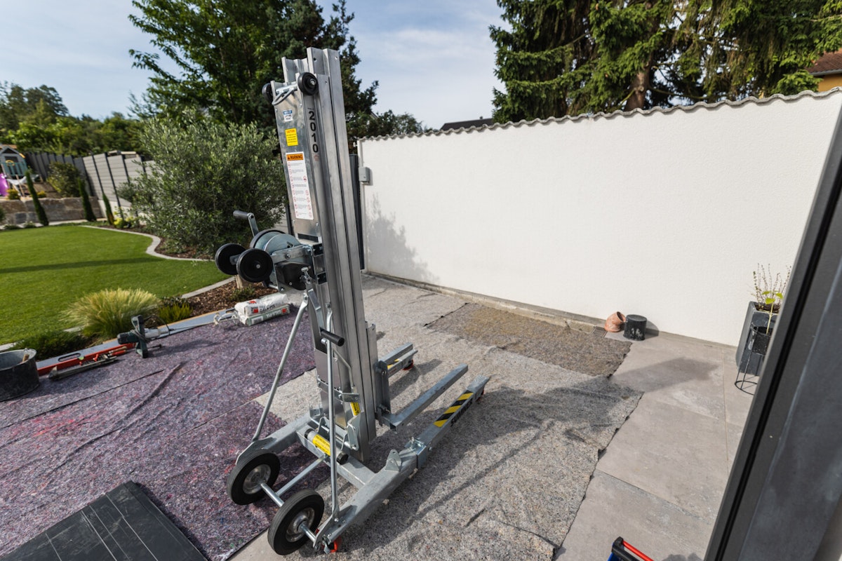 Schutz der Terrasse Die Terrasse wird abgedeckt, damit sie bei den Bauarbeiten keinen Schaden nehmen kann