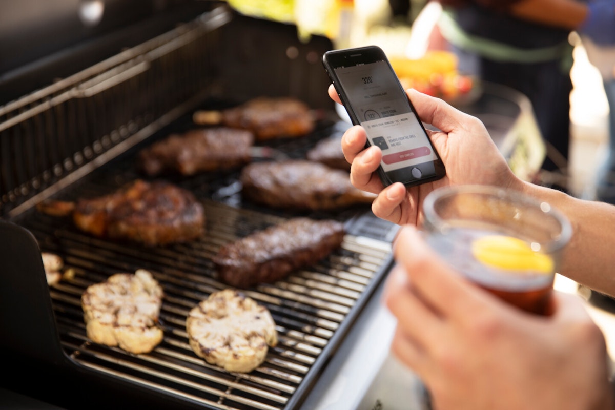 Weber Connect Smarte Grilltechnologie Mit dem Weber Connect Grillassistenten können Sie auf den Punkt genau grillen