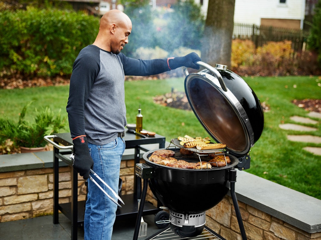 Weber Summit Kamado E6 Mit einem Kamado können Sie dank guter Warmeisolation low and slow garen