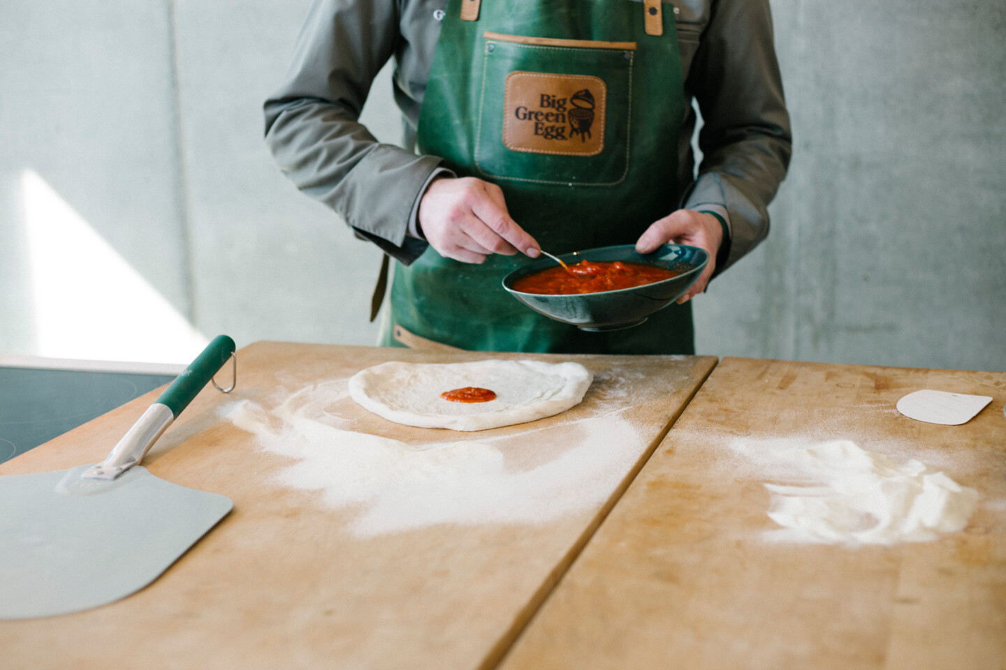 Die Pizza Napoletana wird klassischerweise mit frischen Zutaten aus Italien zubereitet
