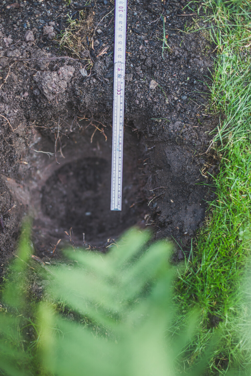 Das Loch für den Fundamentrahmen ist passgenau ausgehoben worden.