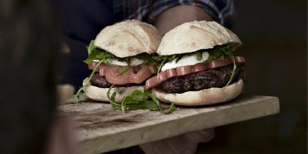 Selbstgemachte Burger vom Grill Selbstgemachte Burger vom Grill
