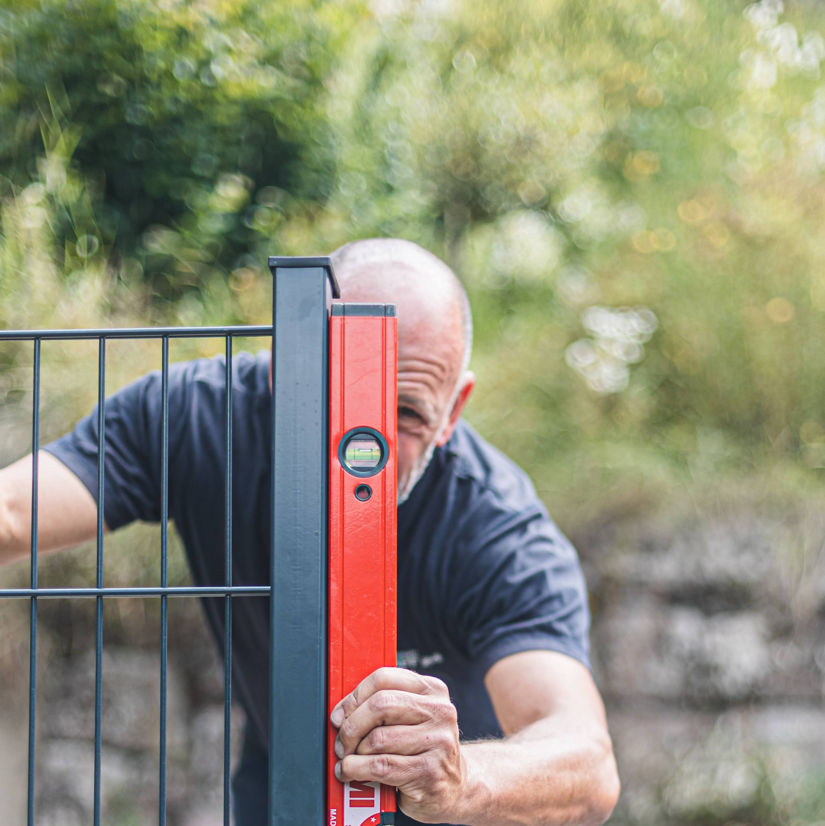 So betonieren Sie Zaunpfosten richtig
