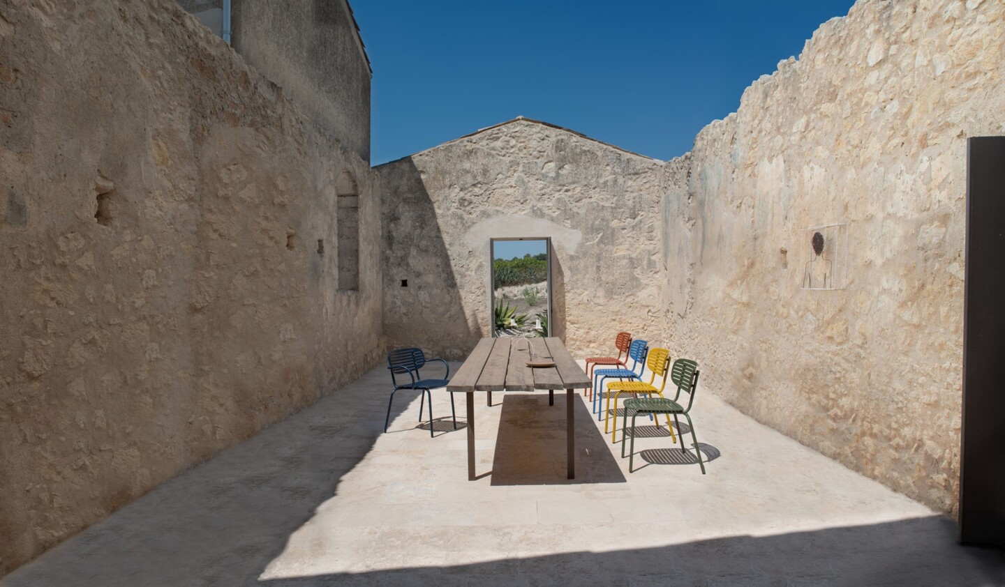 EMU Stapelsessel MOM