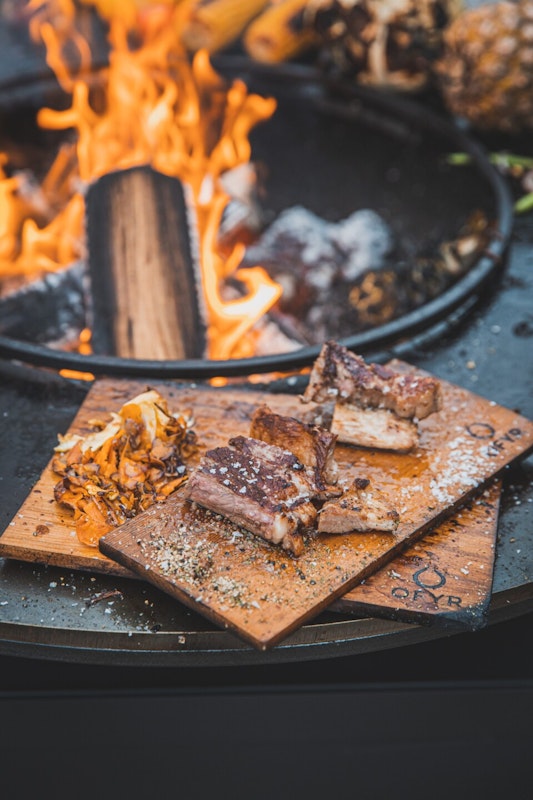 Grillfleisch auf der Ofyr Selbstverständlich darf neben all dem leckeren Gemüse auch das Grillfleisch nicht fehlen!