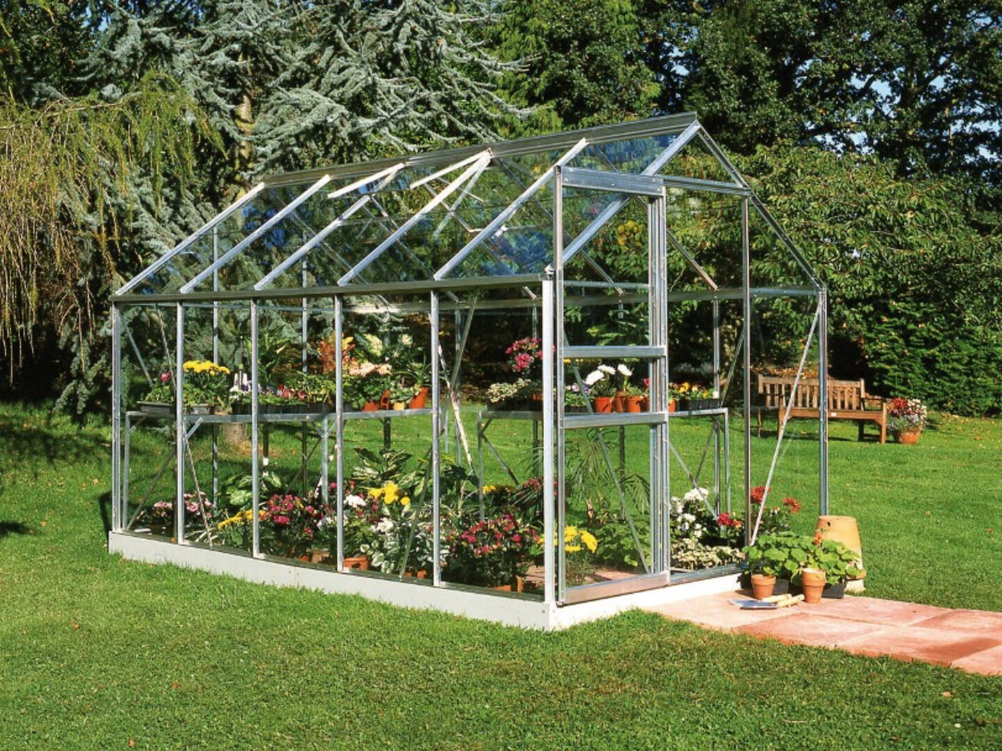 Das Gewächshaus Popular von Juliana ist ein freistehendes Glasgewächshaus