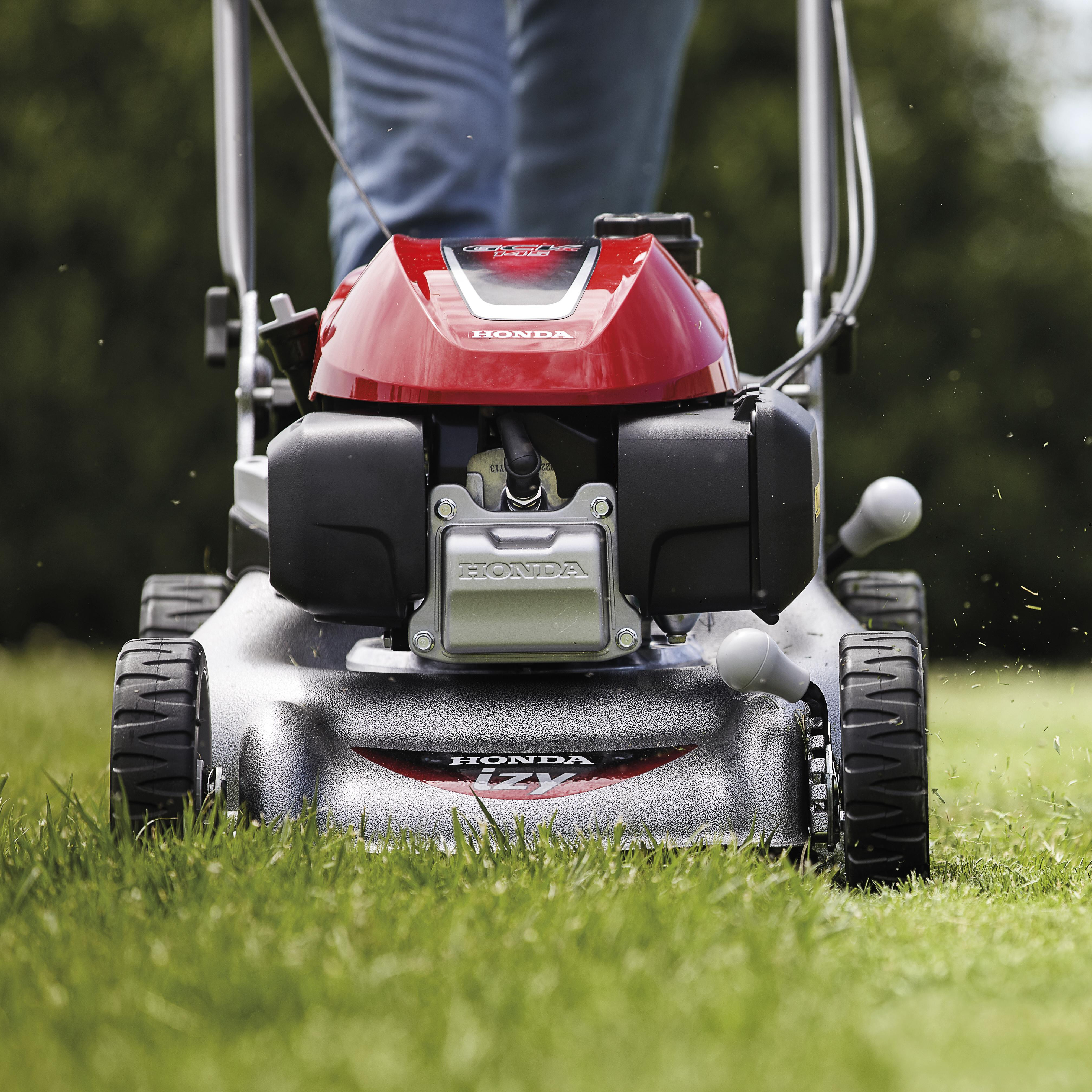 Richtig Rasen mähen - darauf kommt es an!