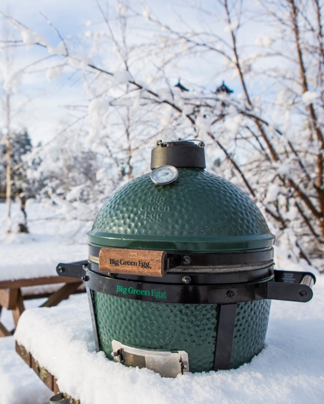 Big Green Egg Wintergrillen Big Green Egg im Schnee
