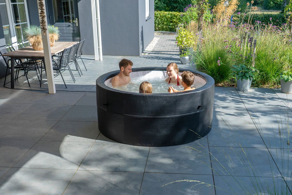 Entspannung im Whirlpool oder Hot Tub Content Bild